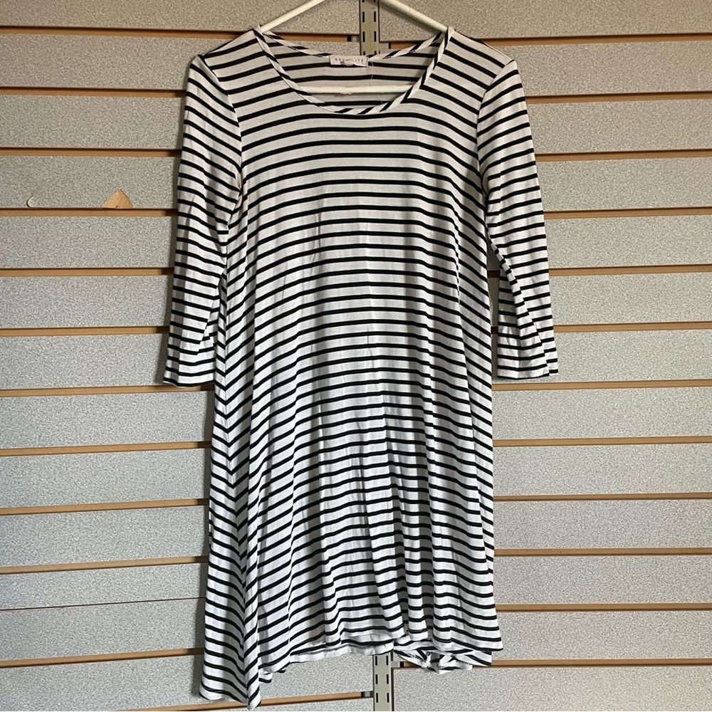 Socialite Black White Striped 3/4 Sleeve‎ Dress Size Small boutique stripes